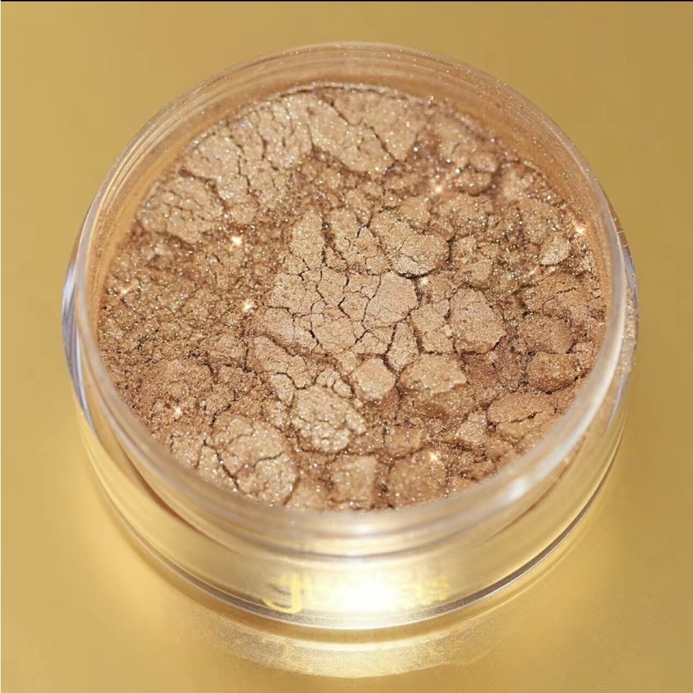JUVIA’S PLACE The Royalty II Loose Highlighter In Champagne - Picture 5 of 12